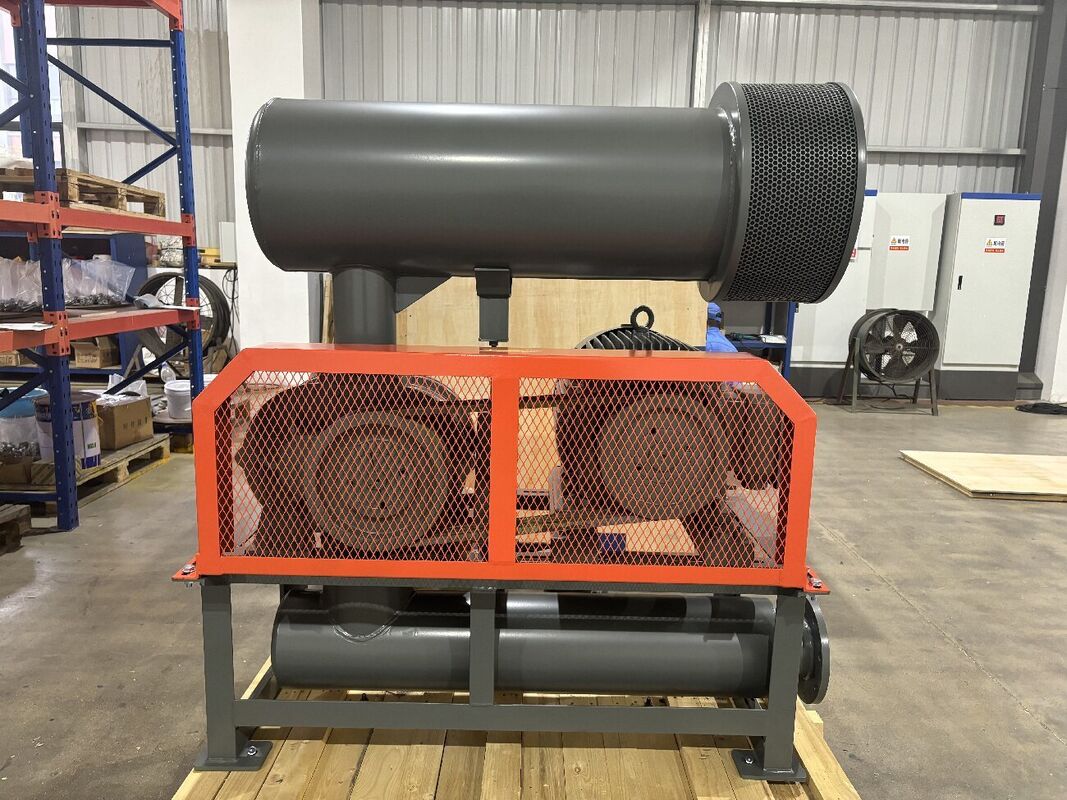 ルーツ回転ローブ吹風機 産業用アプリケーションでの性能向上のために三ローブ設計と水冷却を備えています